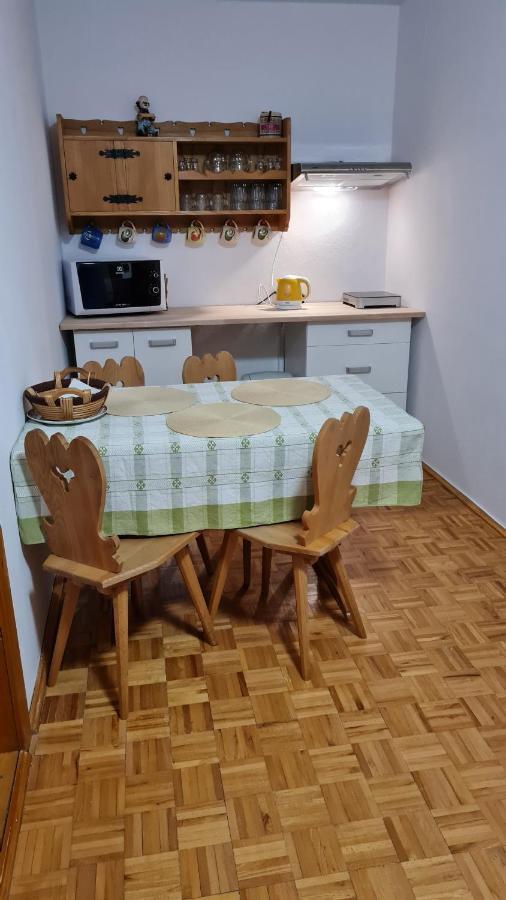 Appartement Penzion Piano à Liptovský Mikuláš Extérieur photo